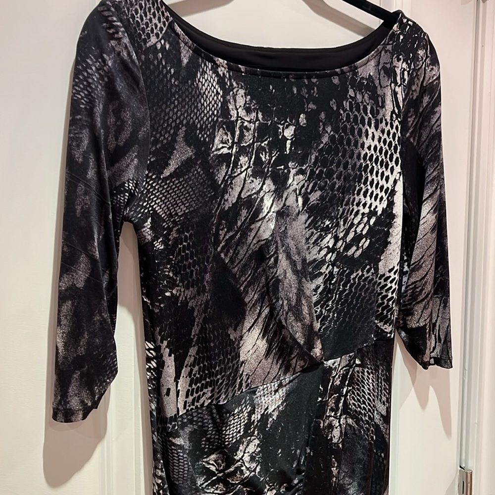 Le chateau form fitting dress - Picture 8 of 13